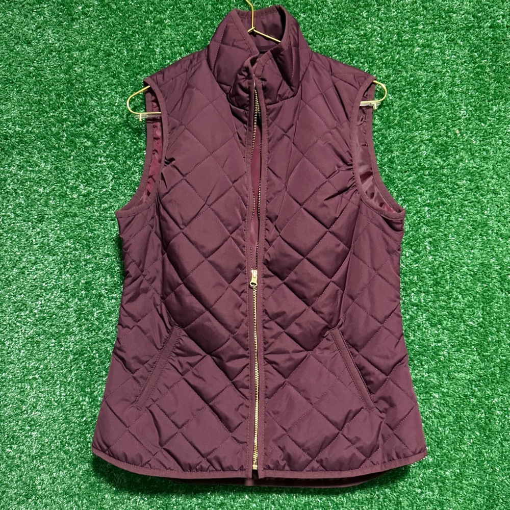Old Navy Women's Quilted Vest Lightweight Burgundy Zip Up Fall Normcore XS